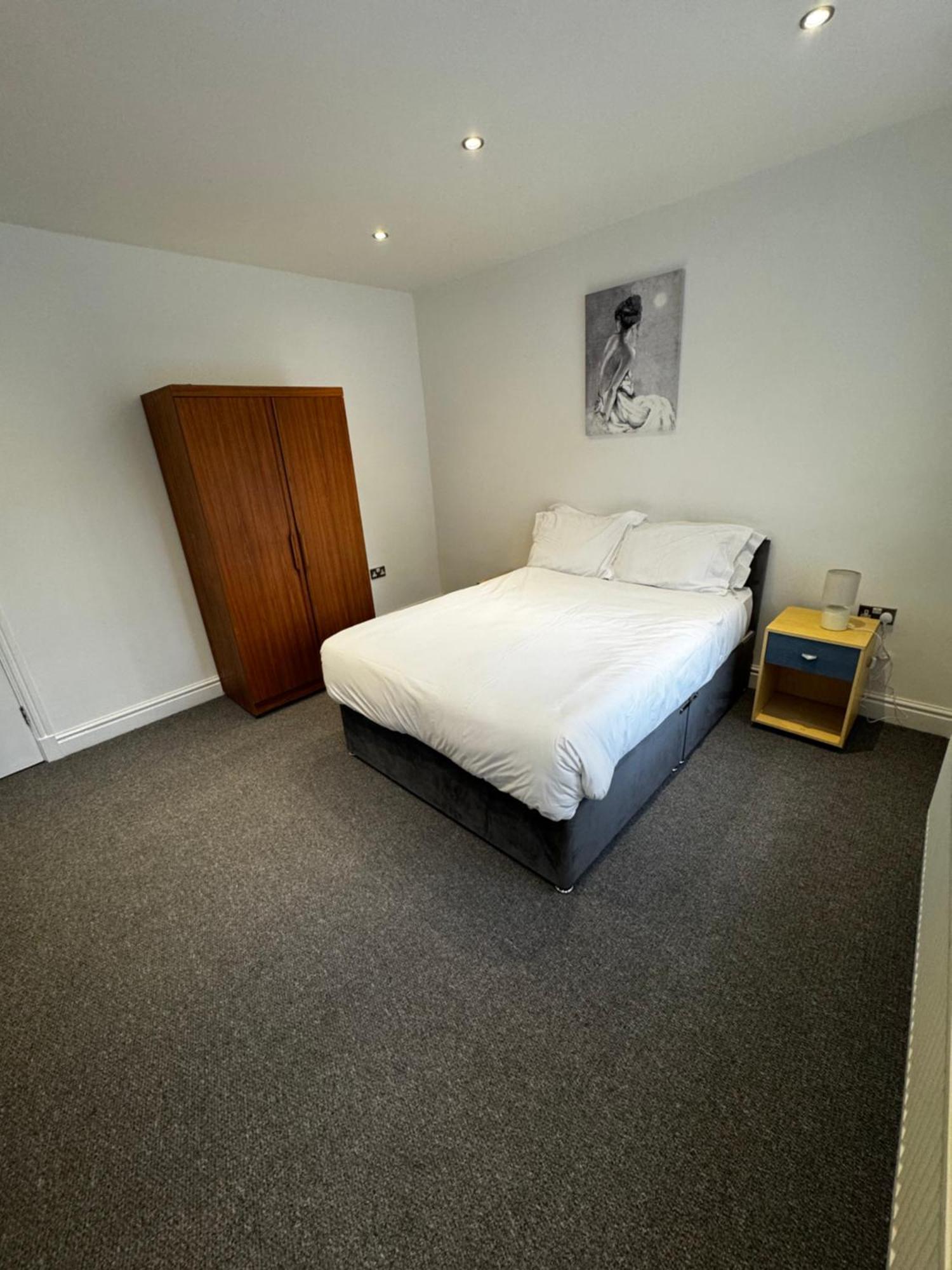 No 2 - Large 1 Bed Near Sefton Park And Lark Lane