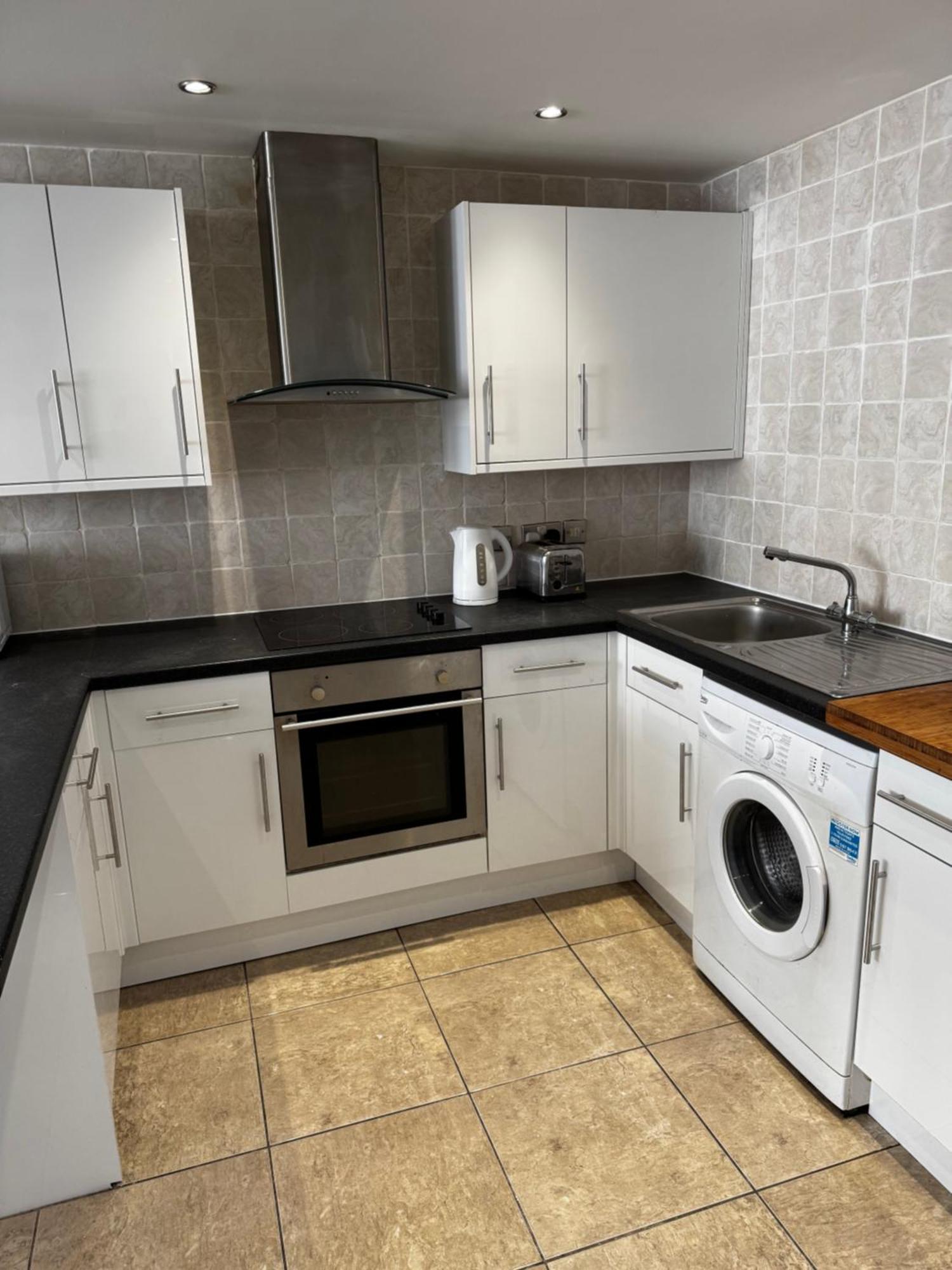 Apartment No 2 - Large 1 Bed Near Sefton Park And Lark Lane Liverpool